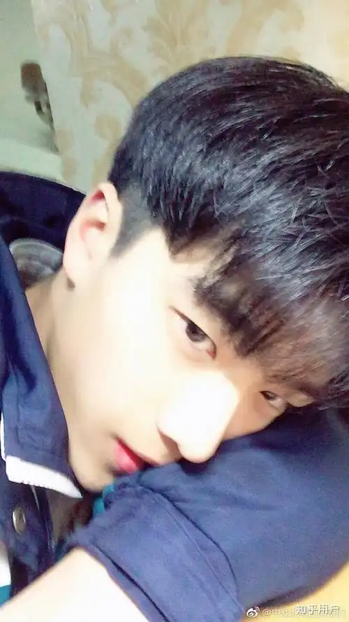 现实生活中你见过的绝世帅哥是什么样的