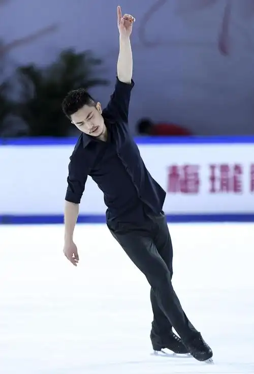 花样滑冰——中国杯:闫涵获男子单人滑亚军