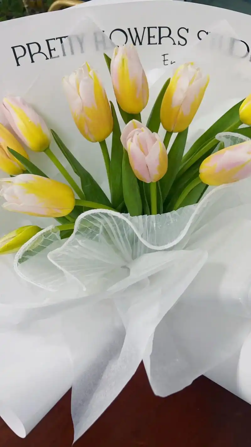 郁金香花束 #一束花的仪式感永远不过时 大年初五 情人节, - 抖音