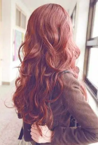 女生卷烫什么样的发型特显年轻 一直都受关注的女生卷头发打造