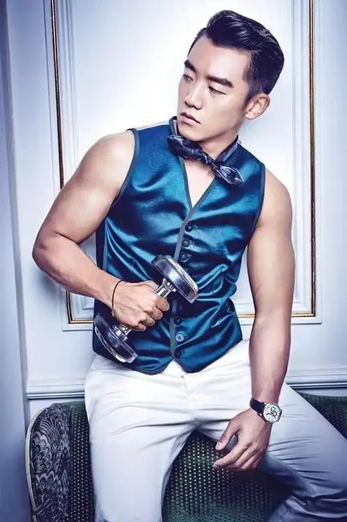 肌肉男:郑恺率性时尚封面大片魅力四射-小虾米