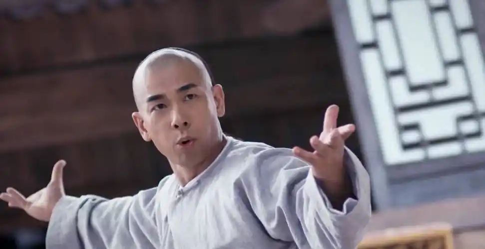 初到香港的李连杰,为何敢罢拍《黄飞鸿2》?