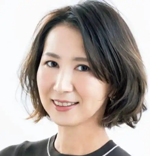 那么,50岁左右的中年女性应该选择什么发型呢?