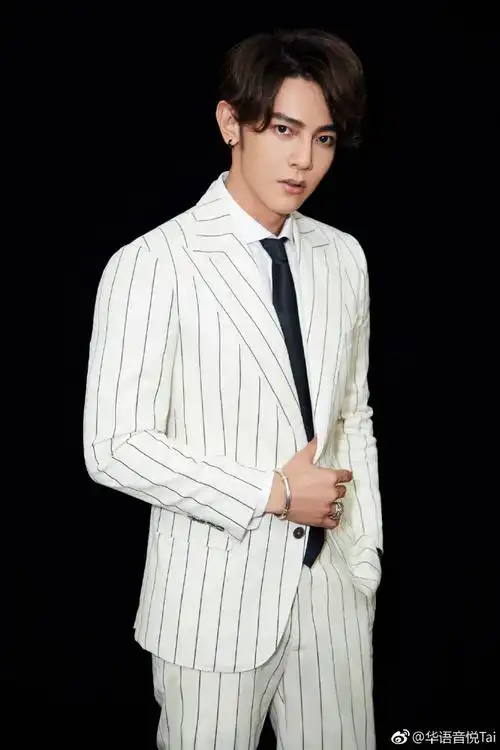 他是认真表演的演员东,他是我们爱了多年的@汪东城,又到生日啦~祝