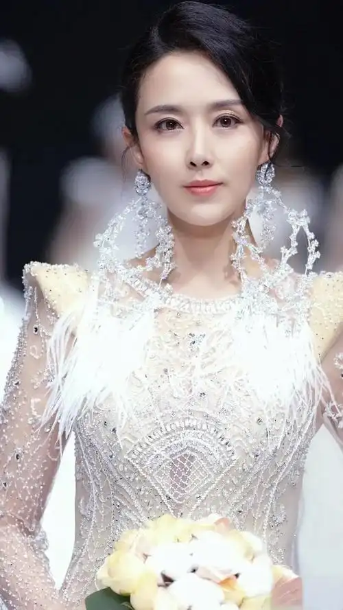 颜丹晨真漂亮!__财经头条