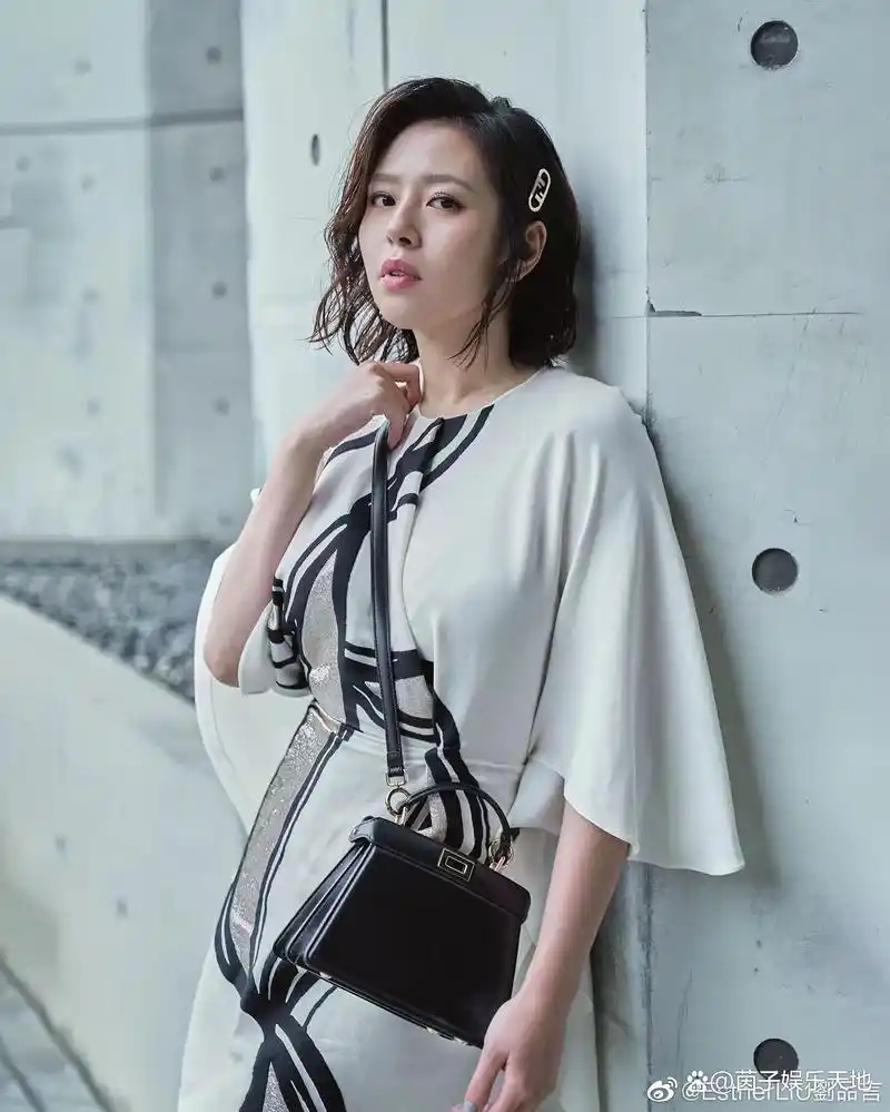 刘品言短裙写真大片