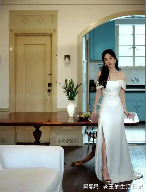 杨紫被泰国选为最美女星之一一字肩白色长裙宛如茉莉花果然漂亮