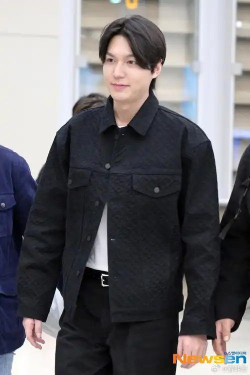 李敏镐机场图