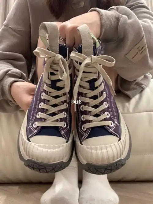 神仙配色复古紫色的高帮鞋有点酷呀