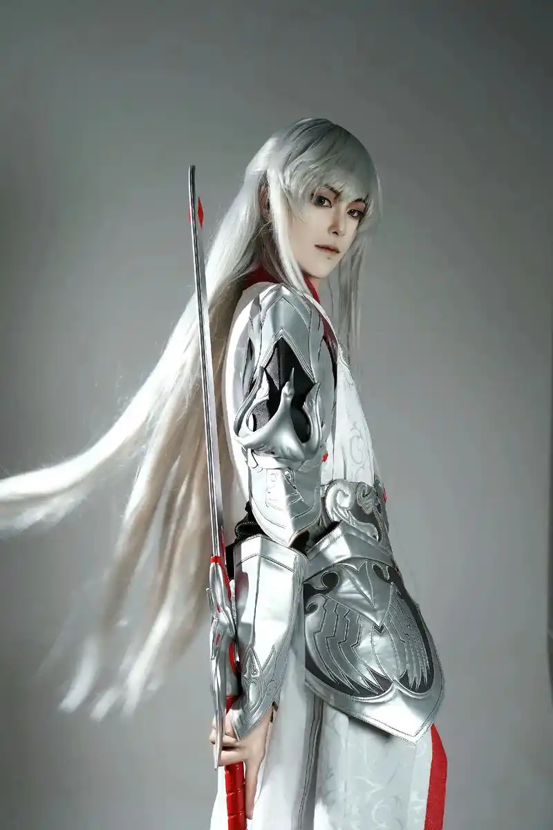 李白.凤兮凤兮归故乡,遨游四海求其凰
#李白cos#凤求凰c