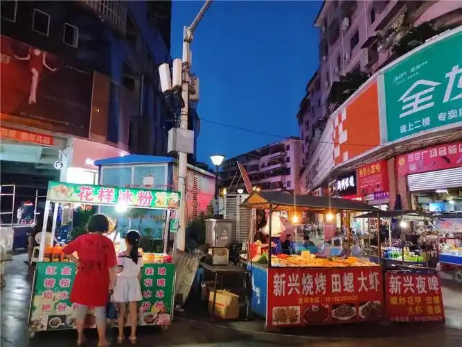 逛夜市,摆地摊……属于盐亭的人间烟火气!