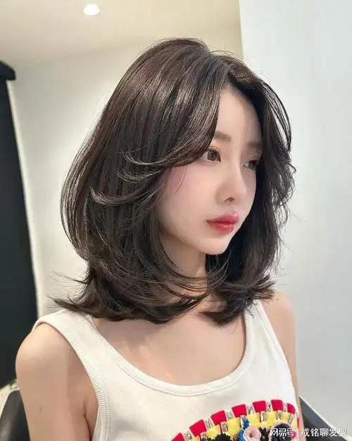 告别老气横秋,中短发这样烫,时尚减龄又显气质|发型|卷发|烫发|脸型