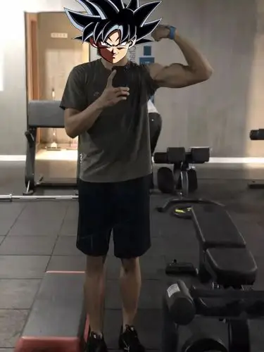 这饱满的肱二头肌!