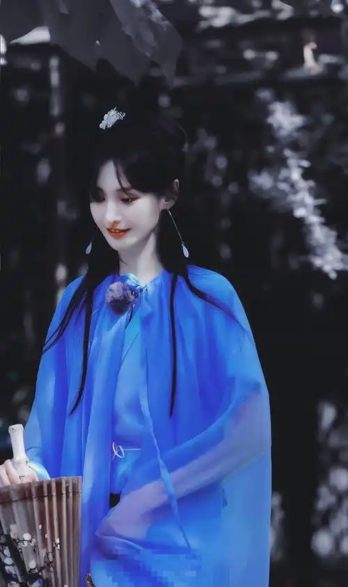 郑爽最新古装清新灵动,真就是小仙女了,让人太期待她新版小倩