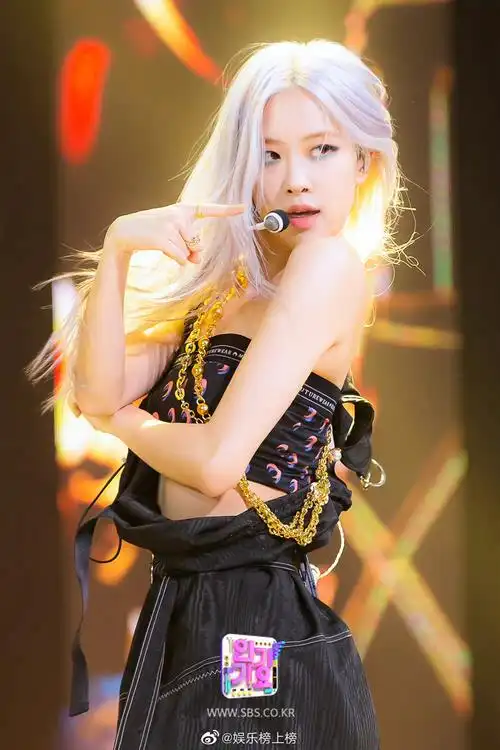 朴彩英舞台名场面很难不爱舞台上闪闪发光的rosé