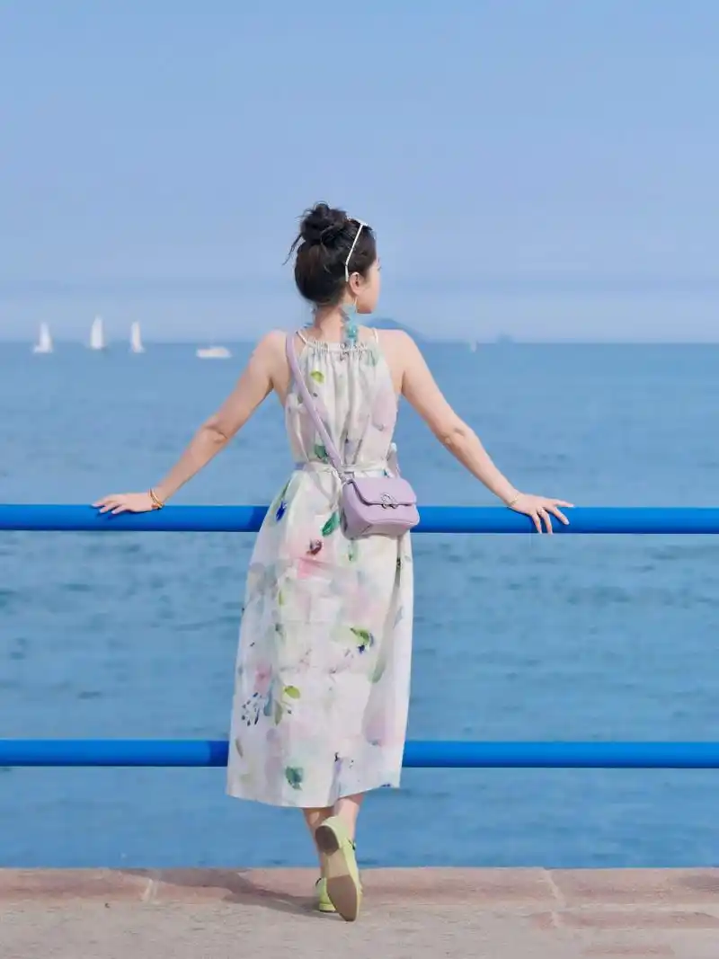 穿裙子拍照,各种好看的简约姿势,提高出片率的同时也能拍美照