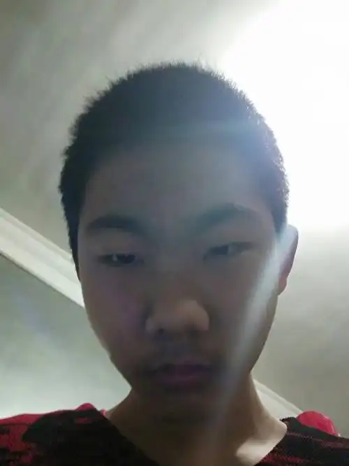 手机自拍出的照片怎么和现实不一样,而且分辨的岁数也不一样,我奶奶