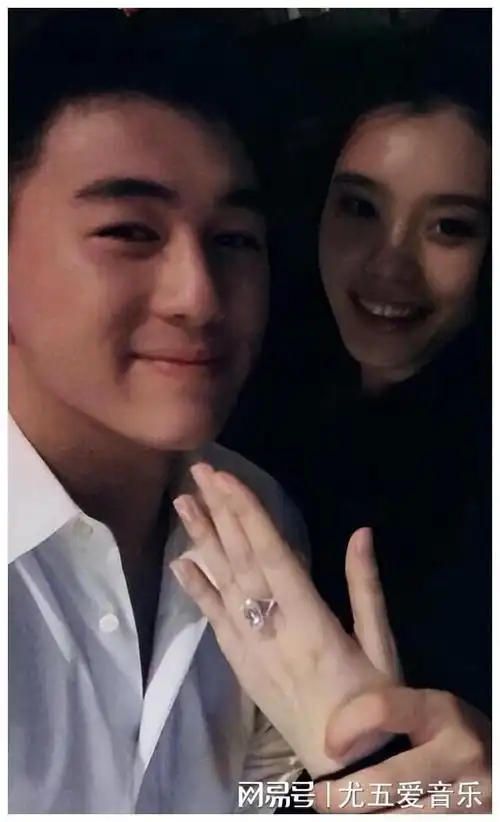 何猷君借新船下水礼为奚梦瑶庆生四太亲密依偎儿媳身高差好萌