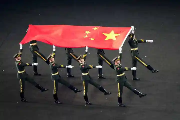 视频丨升国旗奏唱国歌第二十四届冬奥会开幕式在北京举行