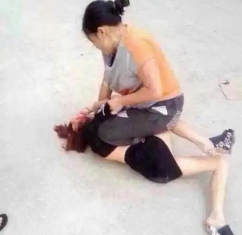 我找到小三当着众人的面,将其暴揍.结婚三年后,我发现吴城出轨了.