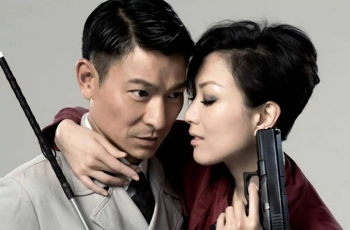 在一次的电影拍摄中,刘德华问郑秀文:"等下是真吻还是需要借位,听你的