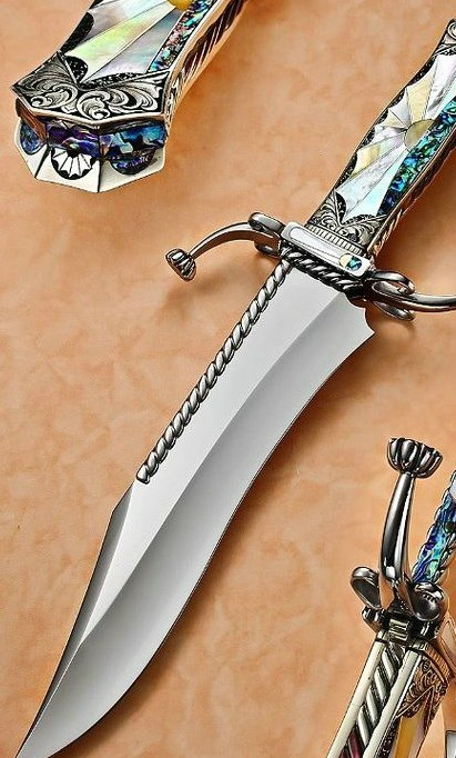 漂亮的武器精致的匕首