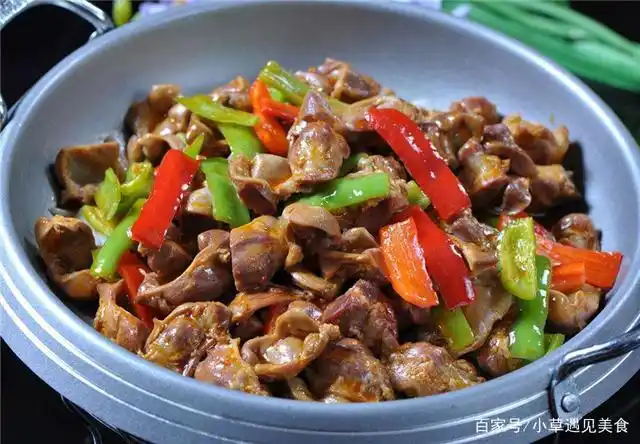 传统鲁菜油爆双脆,入旺油即熟,口感既脆又嫩