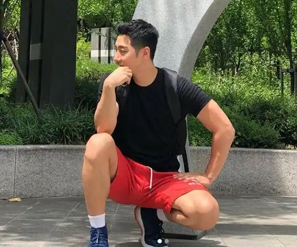 高颜值帅气小伙,健身后练出完美身材,这样肌肉男国内有几个?_网易订阅