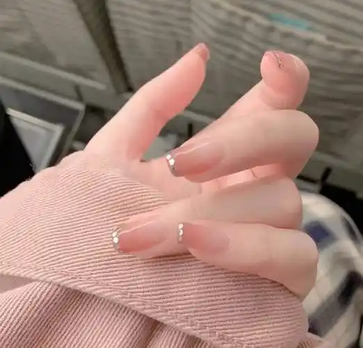 美甲图片简单大方清新,美甲图片2022新款式