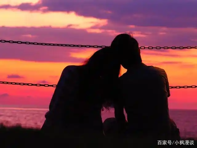 她认真工作,我来写论文,相互依偎,彼此取暖,在2月14号那天对彼此说