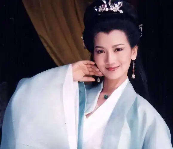 赵雅芝因发际线偏高适合演"白娘子"?却因国语水平差曾多次拒演