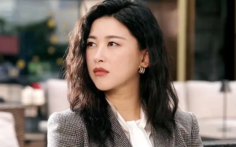 朱珠:连续8年入选全球最美面孔