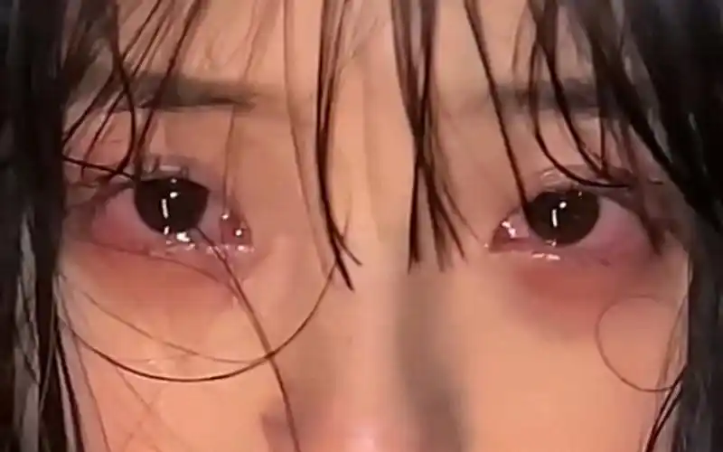 真的有女孩子可以哭成这个样子吗?