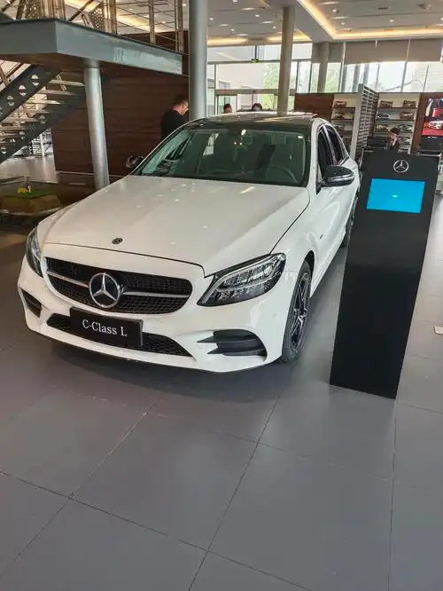 2021款奔驰c260l星耀臻藏版很运动时尚