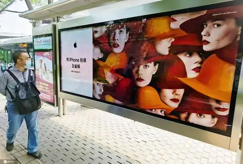 iphone 12系列将分三批上市 北京街头更换新照片广告