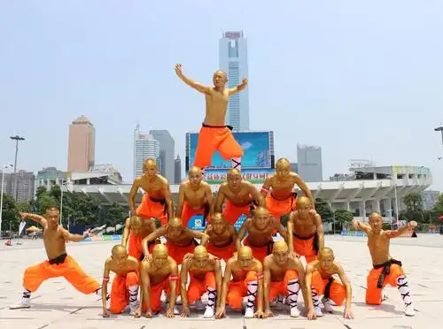 广州街头惊现十八铜人!你造吗?