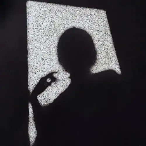 壁纸黑白女生头像文艺