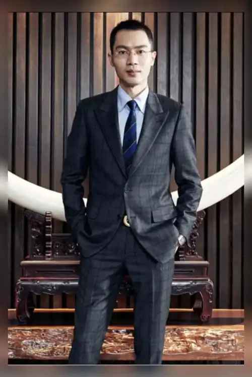 最柔情的霸道总裁~吴荣照鸿星尔克