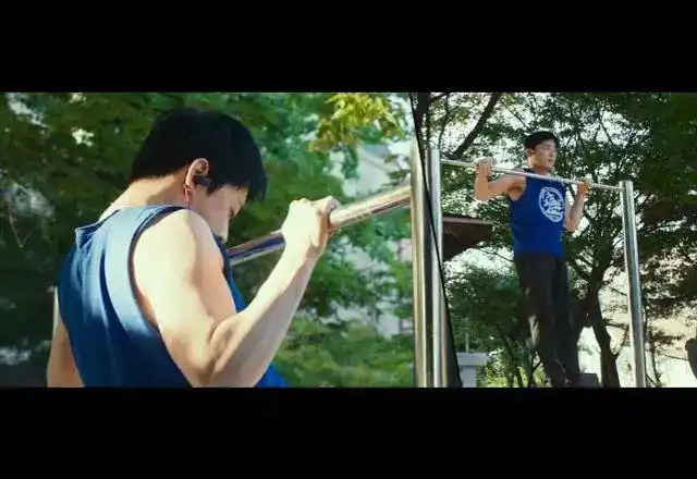 极限逃生曹政奭和林允儿在线教你如何跑毒逃生