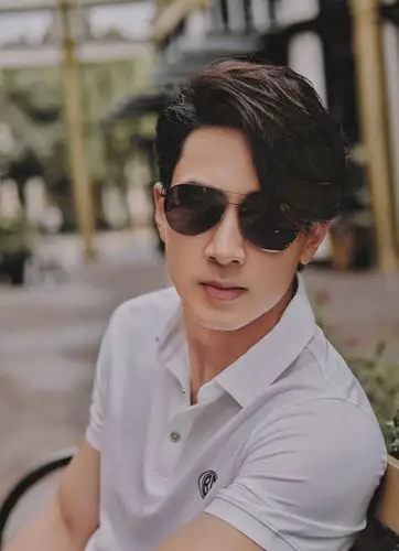 吴尊曝光夏日都市大片 分享幸福密码