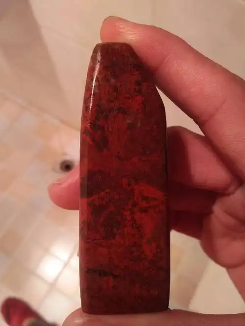 怎样才能辨别是不是鸡血石?