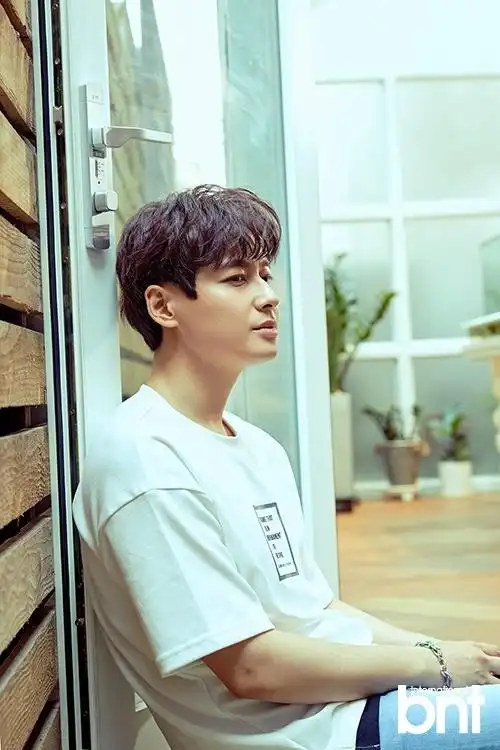 组图:韩星李志勋拍写真 风格多变依旧男神