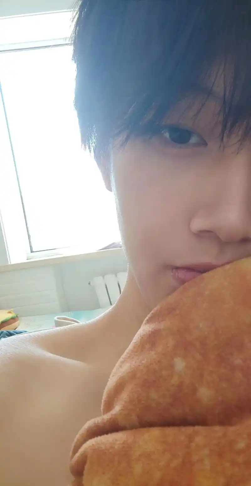 年轻的时候多拍拍照片,老了拿照片网恋#初中 #190 #内向 - 抖音