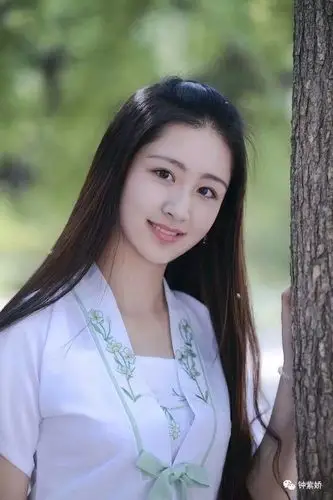 分享诗友作品《回眸一笑》