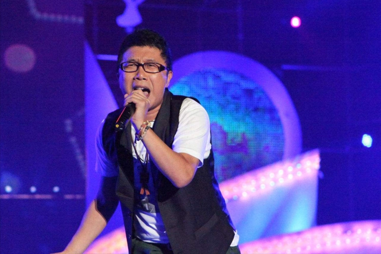 4次登上春晚,一夜爆红的庞龙,到底做了什么?让他悔恨终生!_腾讯新闻