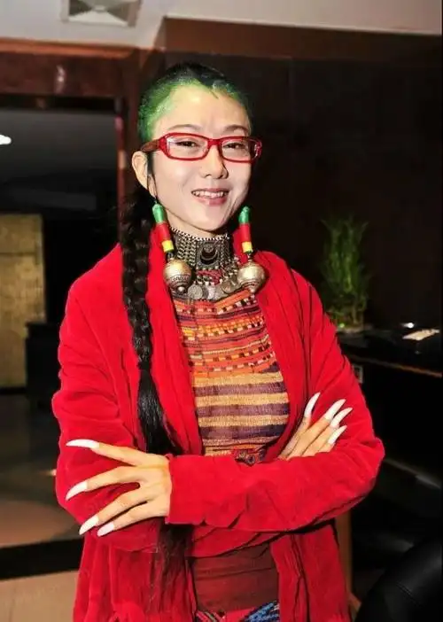 杨丽萍:为保持身材拒绝生孩子,30年不吃米饭,62岁的她怎么样了