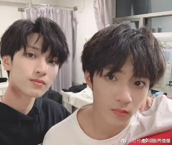 严浩翔为刘耀文17岁庆生