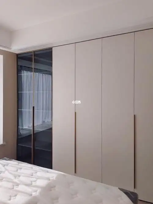 不翻车整墙衣柜,你更喜欢哪一种呢?