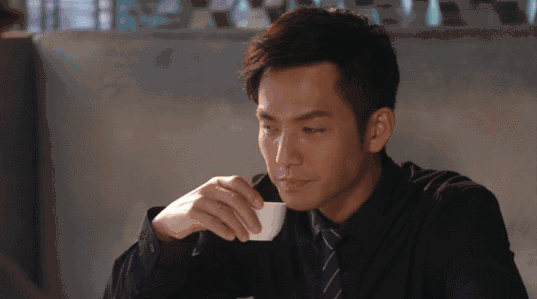 钟汉良素颜不老,肚腩却突出!彭于晏的腹肌,这才是实力肉体!