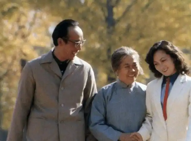 81岁老戏骨许还山倒在片场是我的光荣身体力行仍在荧屏奉献